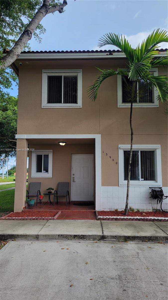 Rental Property at 13900 Sw 172nd Ln 13900, Miami, Broward County, Florida - Bedrooms: 3 
Bathrooms: 3  - $3,000 MO.