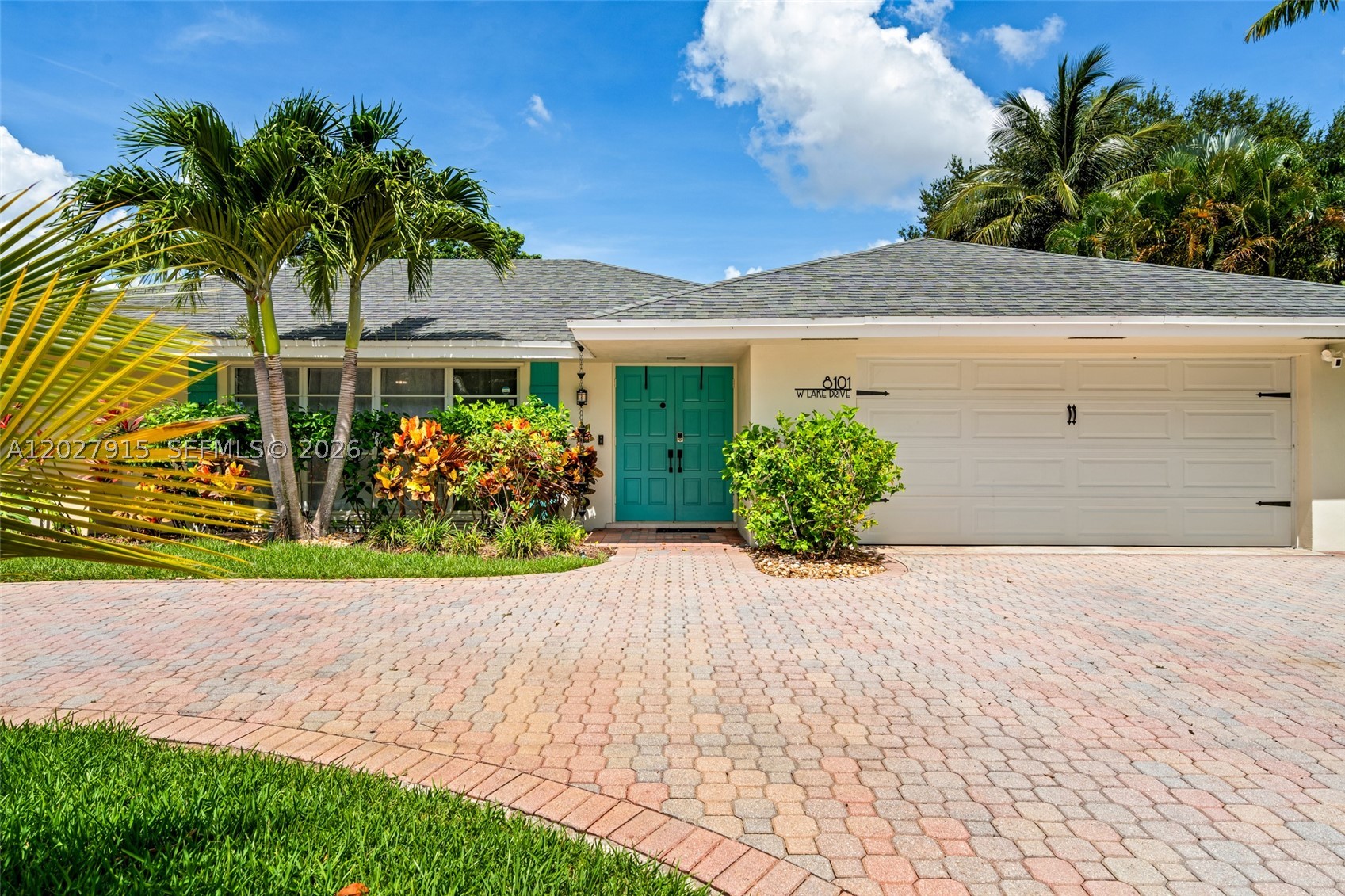Photo 1 of 37 — 8101 W Lake Dr, Lake Clarke Shores, FL 33406