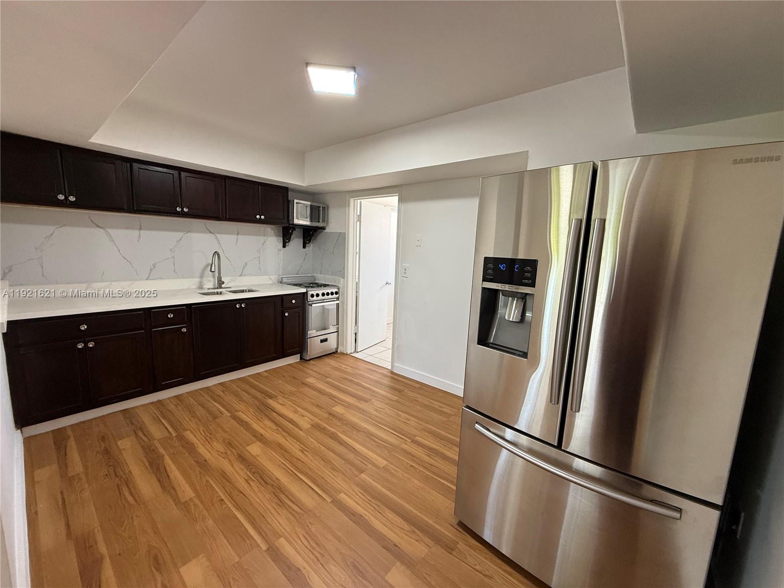 DRIFTWOOD PLAZA NO 3 - Residential Lease