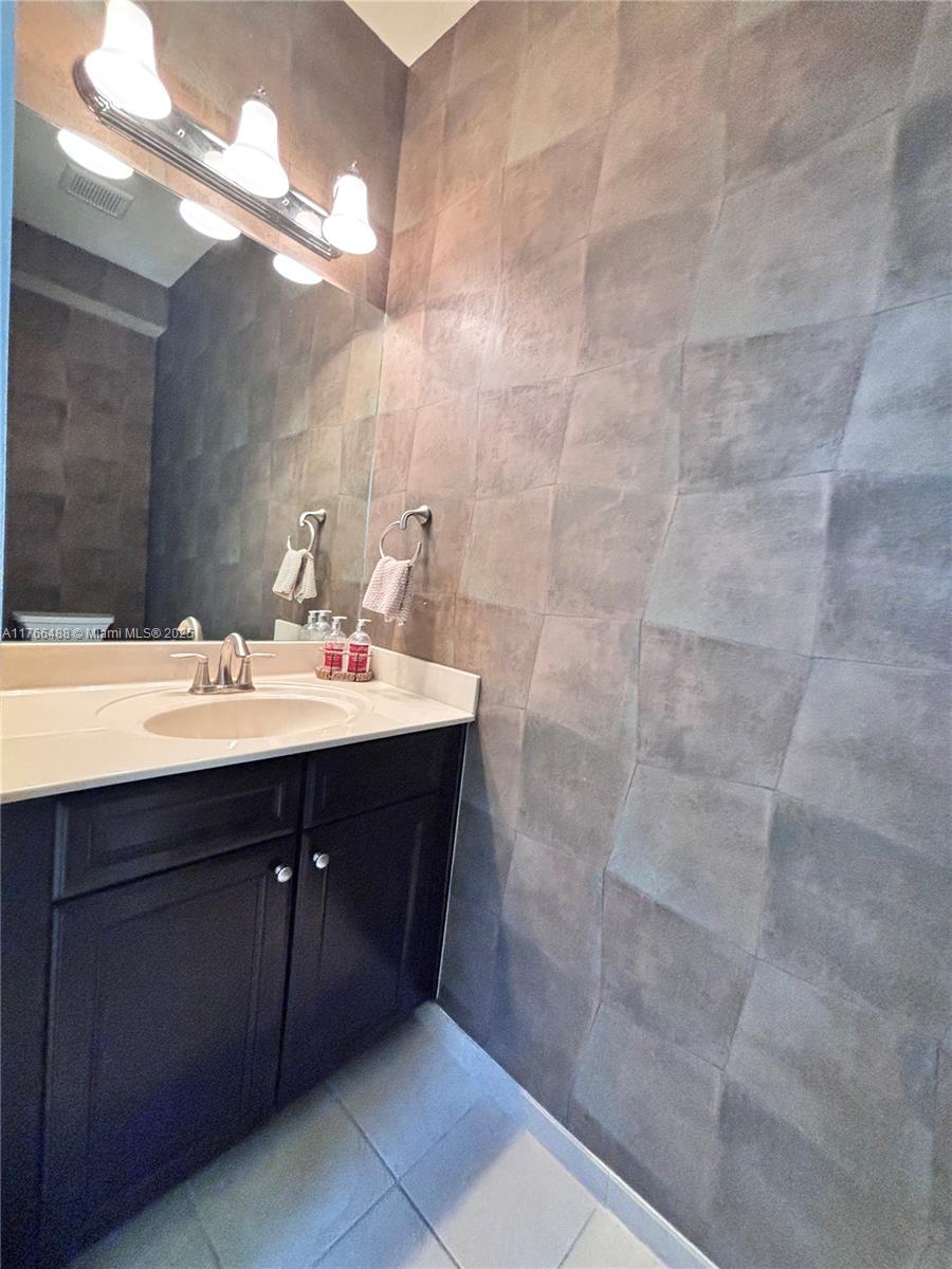 DORAL BREEZE - Residential Lease