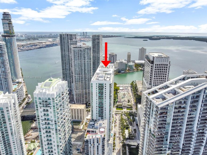 THIS 500 BRICKELL WEST BUILDING IS FANTASTIC WITH LOTS OF AMENITIES! SPECTACULAR CITY AND WATER VIEWS FROM YOUR BALCONY. STATE OF THE ART GYM, CLUB ROOM, MOVIE THEATER, BILLARD ROOM, AND POOL. ONE OF THE BEST BRICKELL LOCATIONS THAT IS WITHIN WALKING DISTANCE TO THE METRO RAIL & MOVER, SHOPS, TRENDY RESTAURANTS, BRICKELL NIGHT LIFE, AND MARKETS. EASY TO SHOW