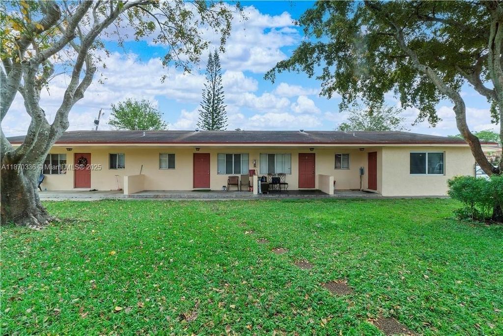 Photo of 7381 NW 37th St, Davie, FL 33024 (MLS # A11870336)