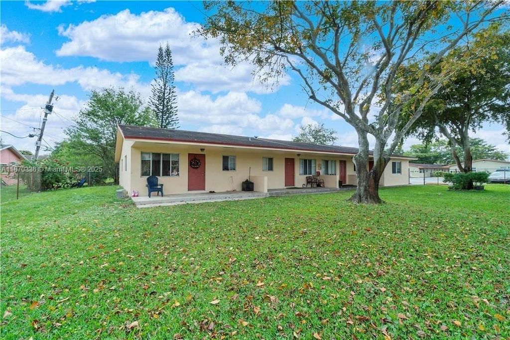 Photo of 7381 NW 37th St, Davie, FL 33024 (MLS # A11870336)