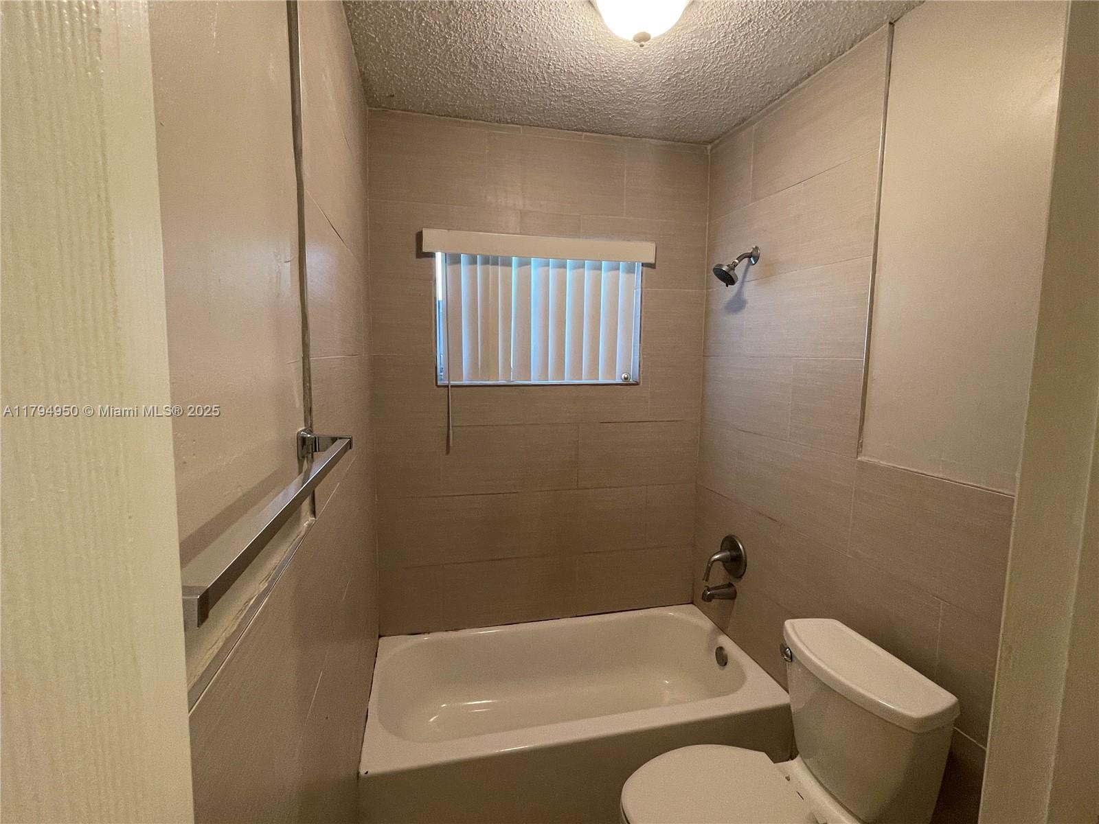 Rental Property at 716 Sw 16th Ave 2, Fort Lauderdale, Broward County, Florida - Bedrooms: 1 
Bathrooms: 1  - $1,700 MO.