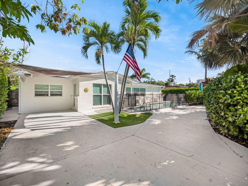 Photo of 471 Mars Way, Juno Beach, FL 33408 (MLS # B26009222)