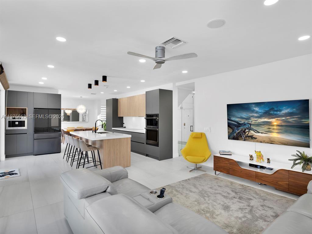 THE FALLS - Residential