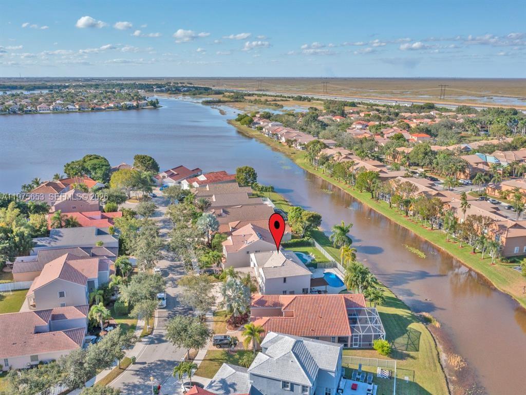 THE FALLS - Residential