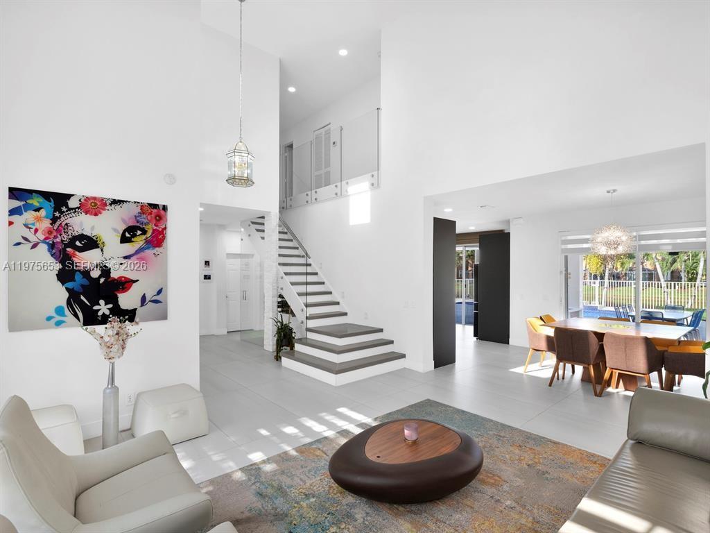 THE FALLS - Residential