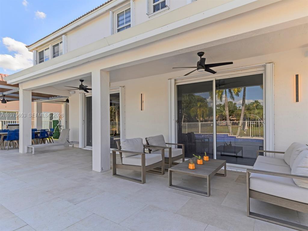 THE FALLS - Residential