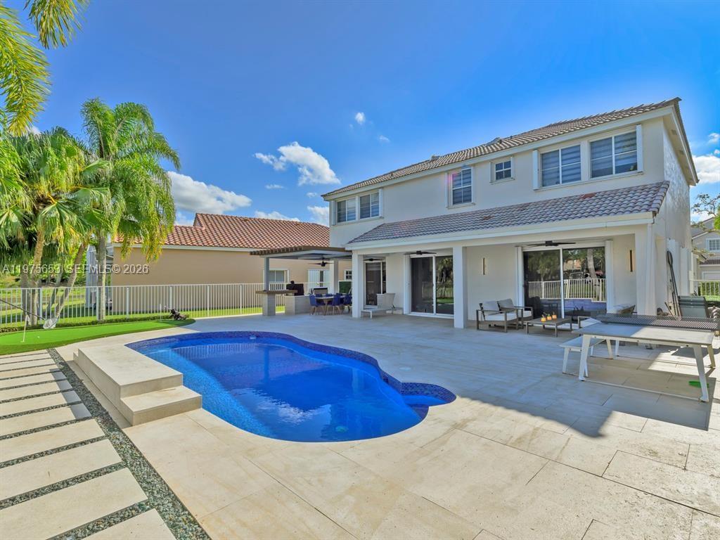 THE FALLS - Residential