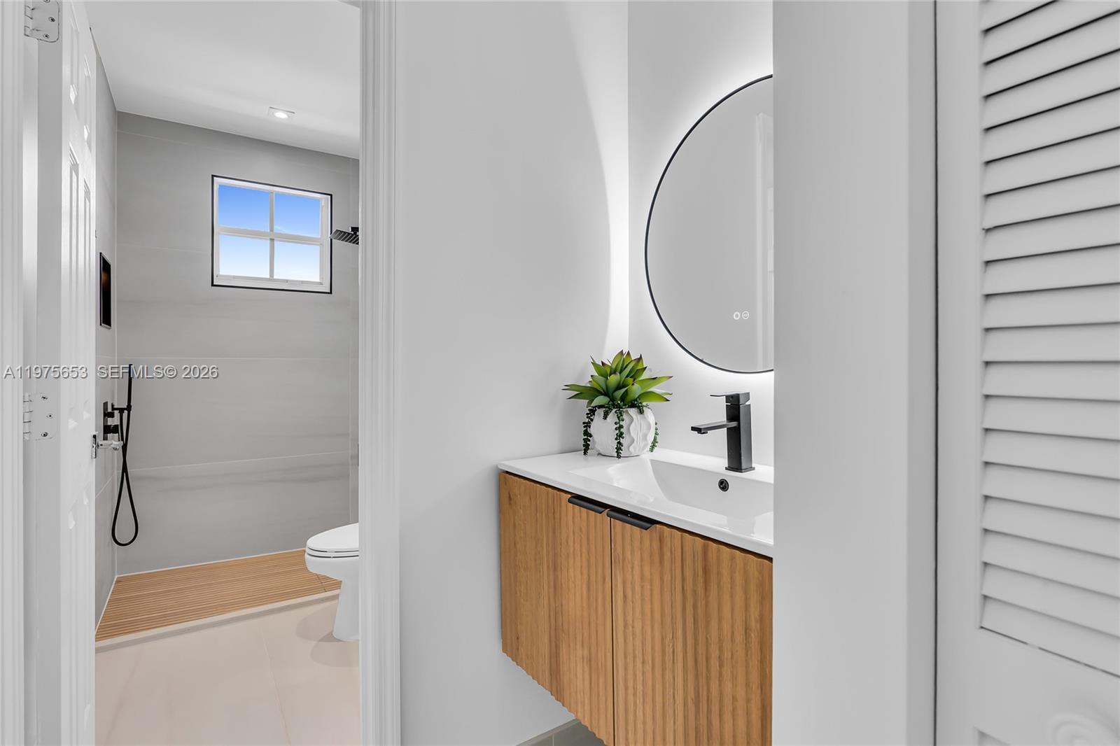 THE FALLS - Residential