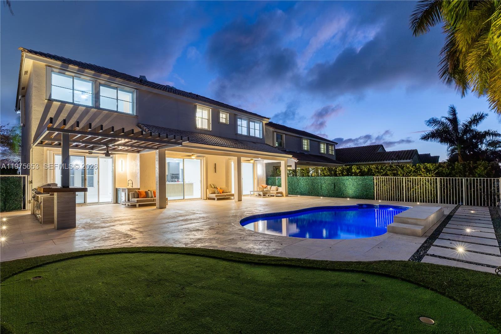 THE FALLS - Residential