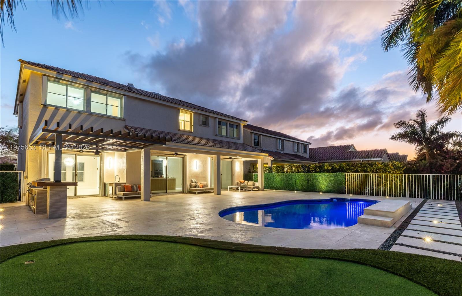 THE FALLS - Residential