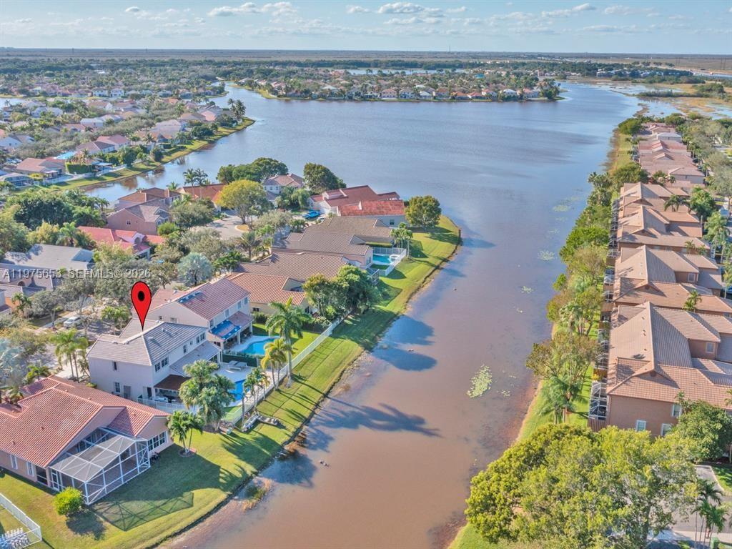 THE FALLS - Residential