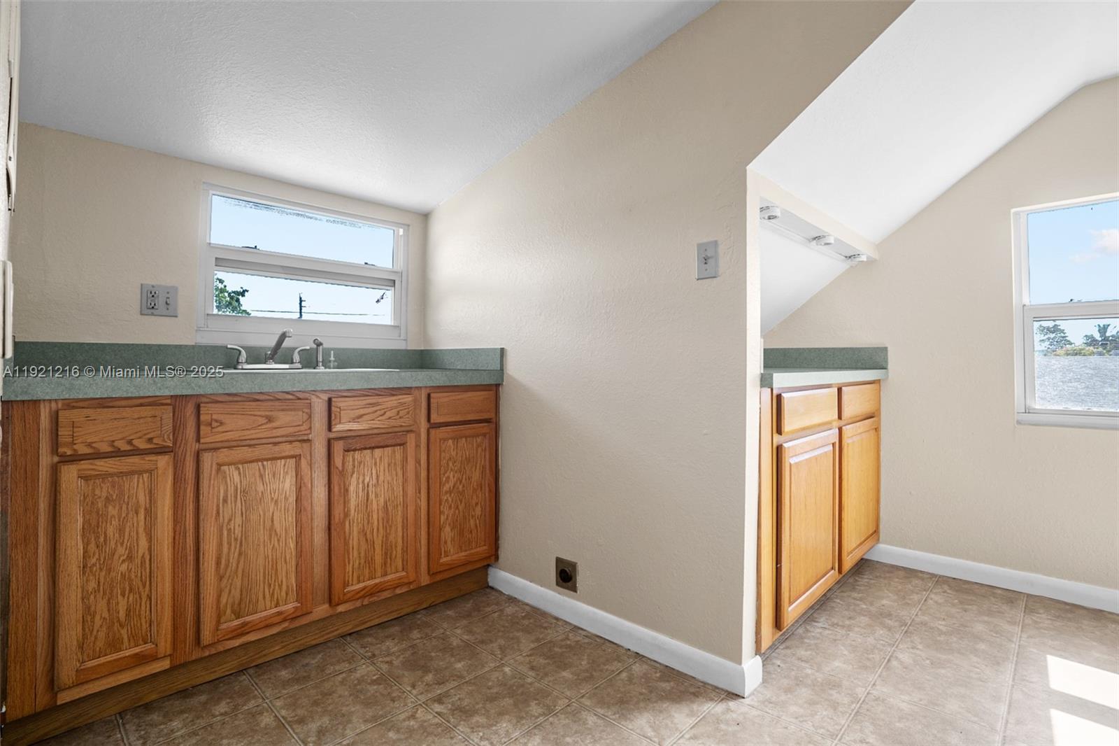 NORTH HOLLYWOOD - Residential