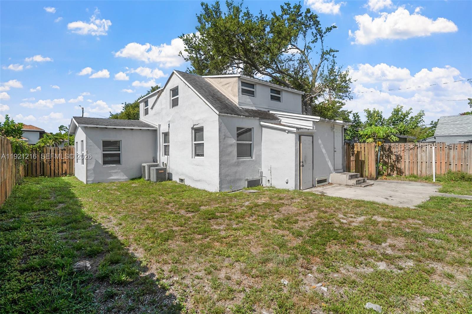 NORTH HOLLYWOOD - Residential