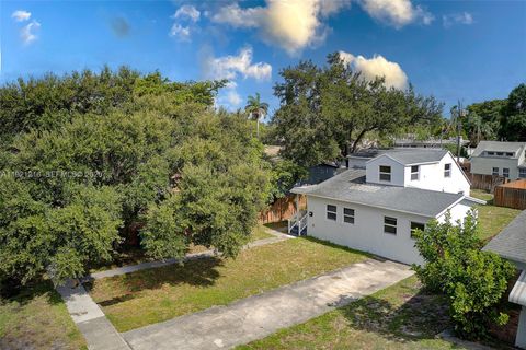 Photo of 212 SW 11th St, Dania Beach, FL 33004 (MLS # A11921216)