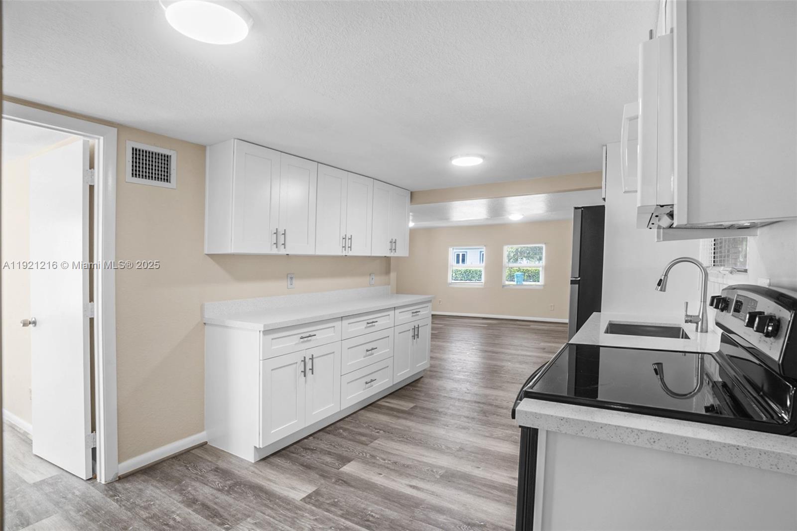 NORTH HOLLYWOOD - Residential