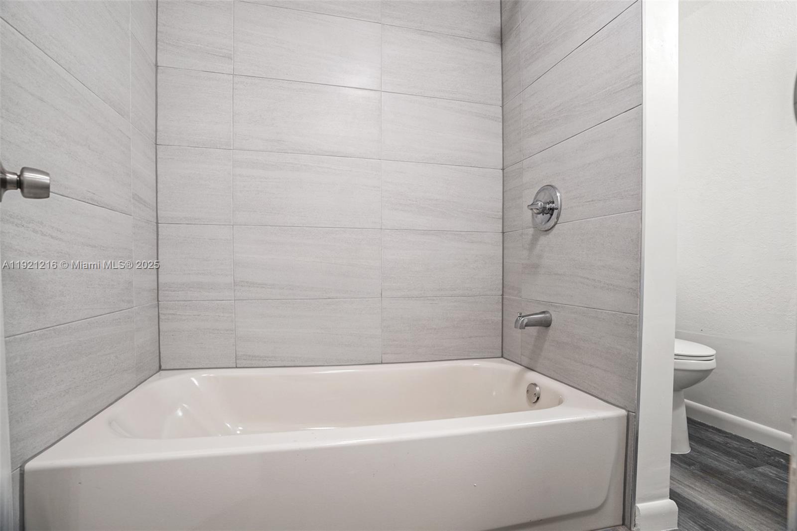 NORTH HOLLYWOOD - Residential