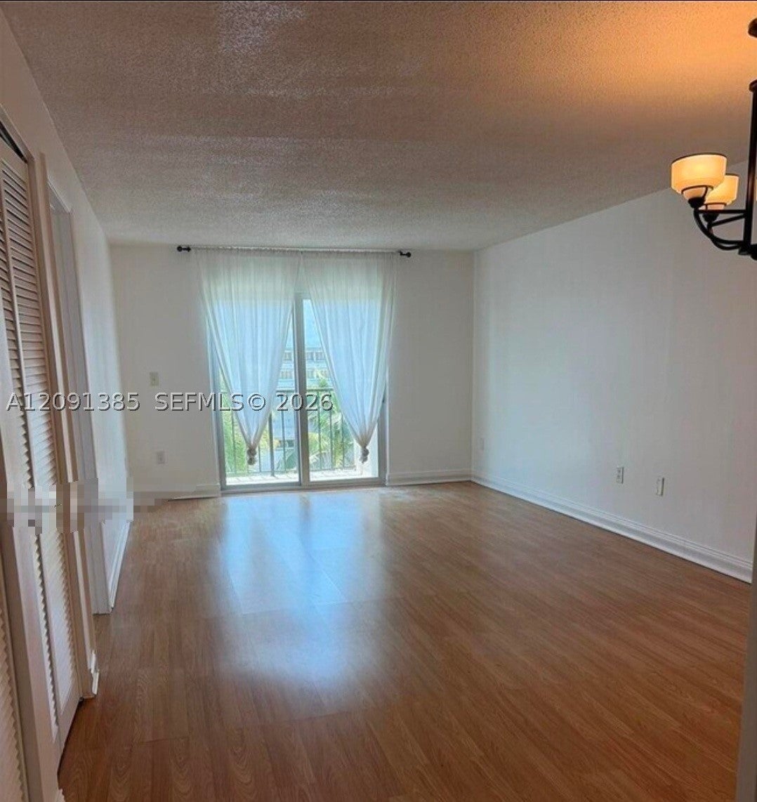 1150 Collins Ave 404