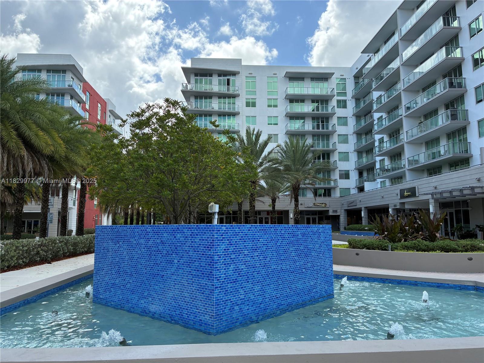 IMPECCABLE AND VACANT 1 BEDROOM 1.5 BATHROOMS UNIT IN BEAUTIFUL MIDTOWN AT DORAL. SPACIOUS LAYOUT, WHITE PORCELAIN FLOORS, KITCHEN WITH TOP OF THE LINE BOSH APPLIANCES, QUARZ COUNTER TOP. HIGH IMPACT WINDOWS, WASHER AND DRYER INSIDE THE UNIT! AMAZING AND BRAND NEW CLUB HOUSE, WITH LOBBY, GYM, SPA, INFINITI POOL & MORE.