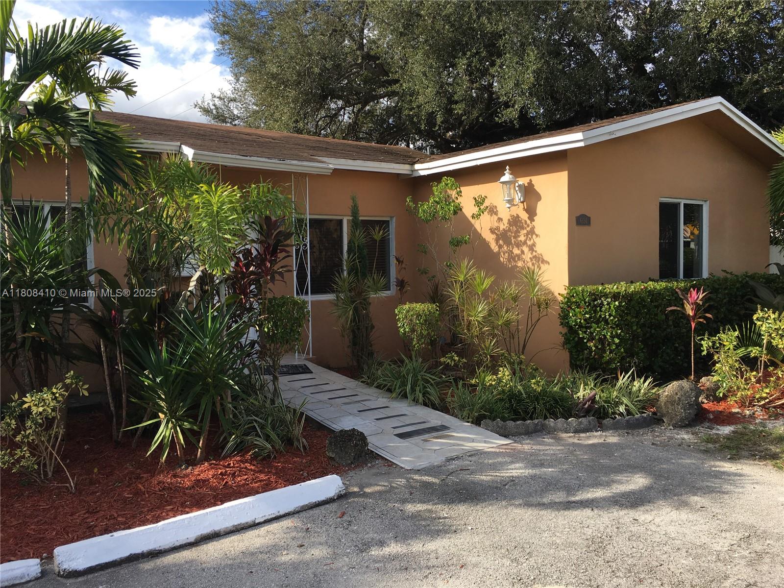 6134 Sw 22nd St 6134, Miami, Broward County, Florida - 3 Bedrooms  
2 Bathrooms - 