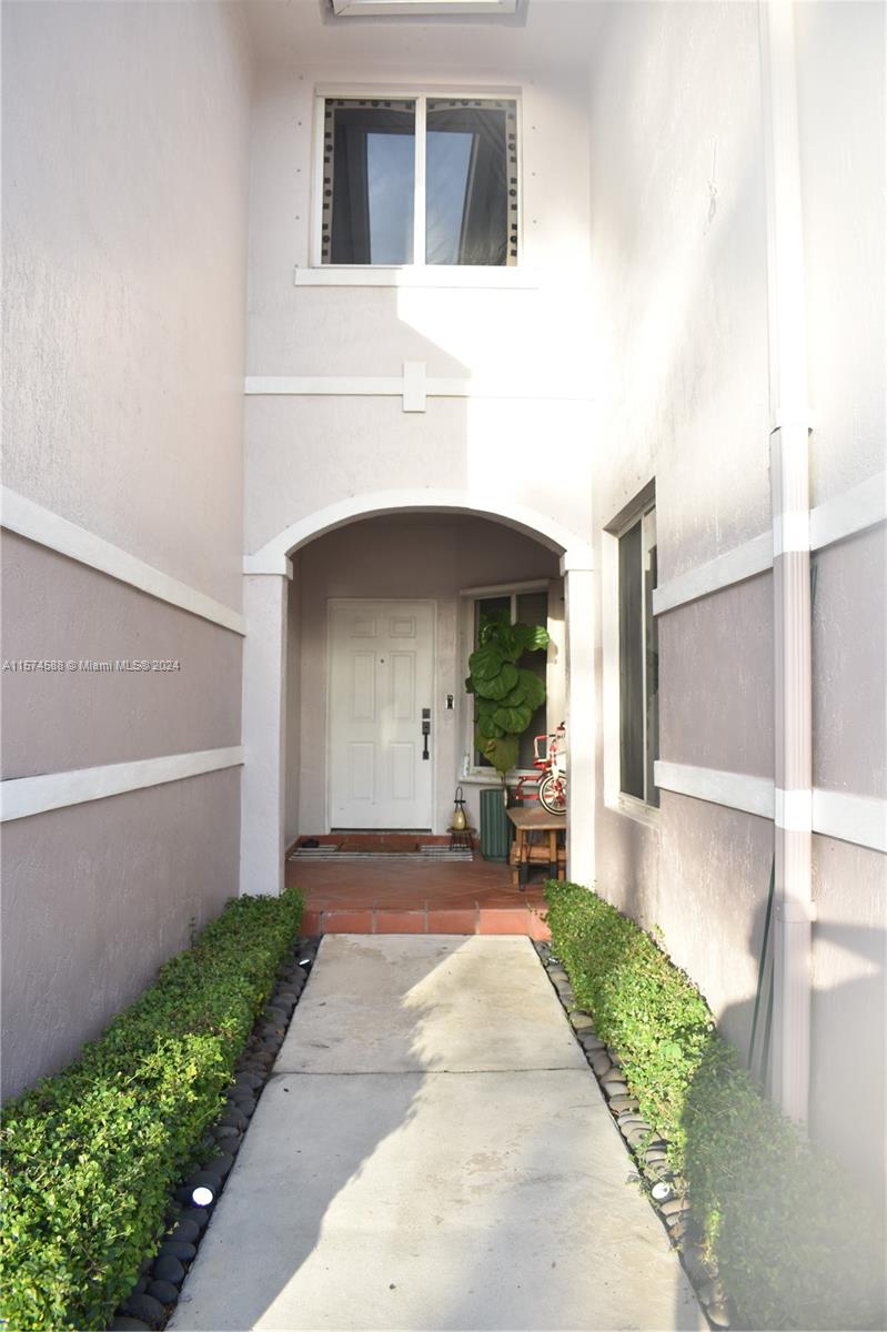 View Miami, FL 33196 townhome