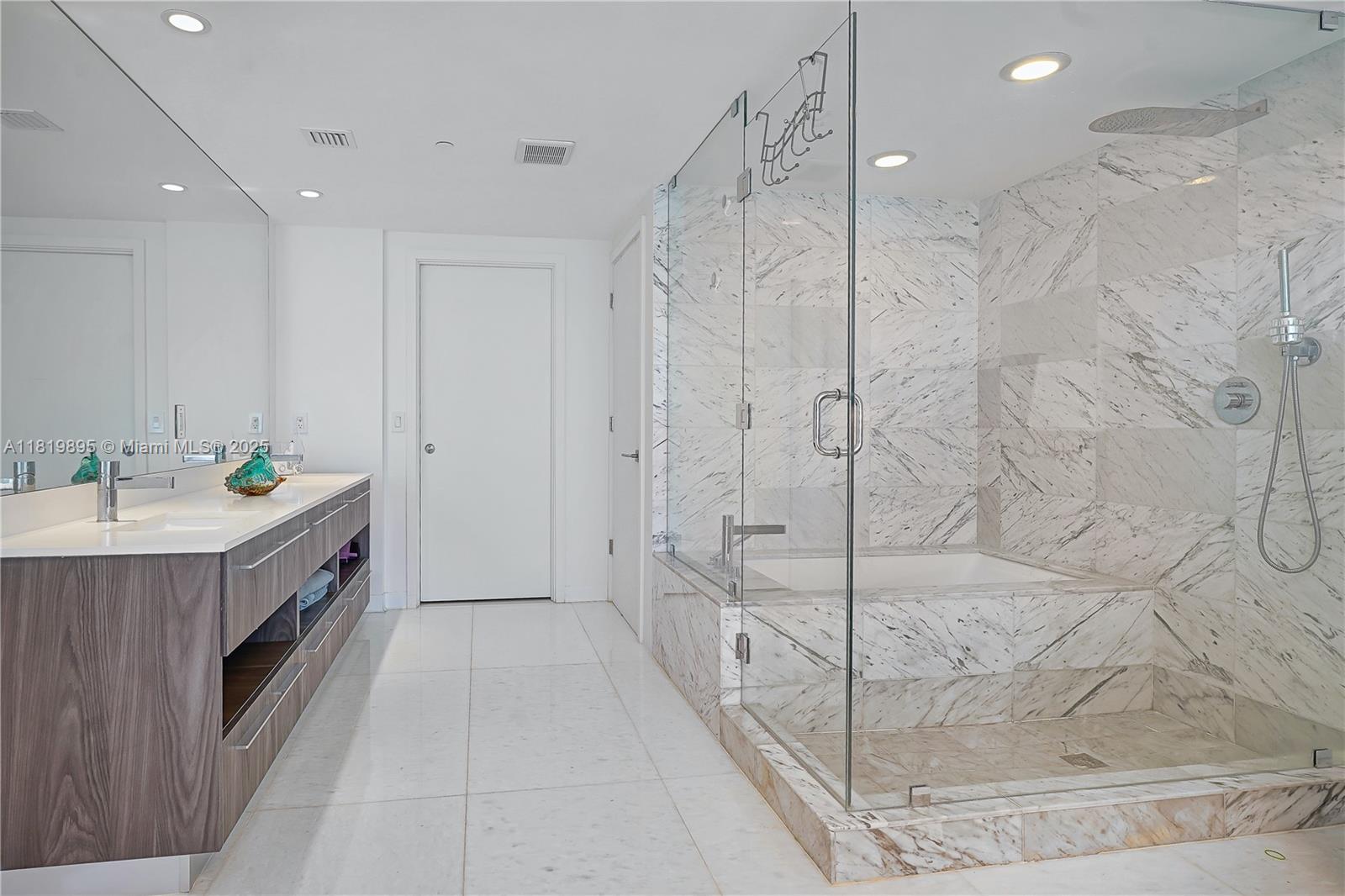 ONE PARAISO CONDO - Residential