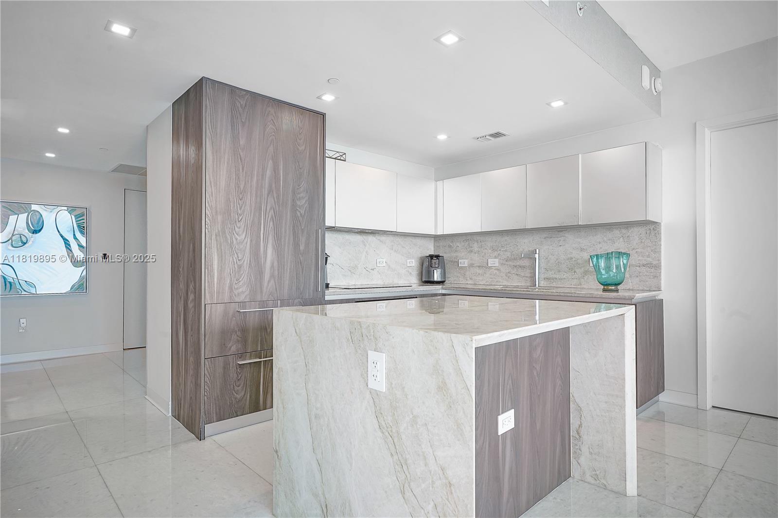 ONE PARAISO CONDO - Residential