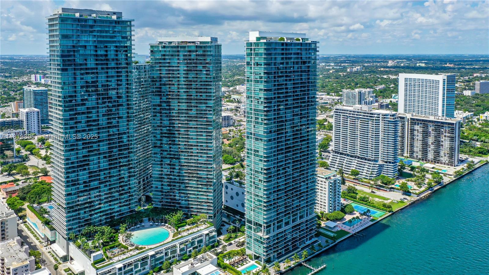 ONE PARAISO CONDO - Residential