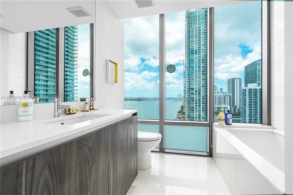 ONE PARAISO CONDO - Residential