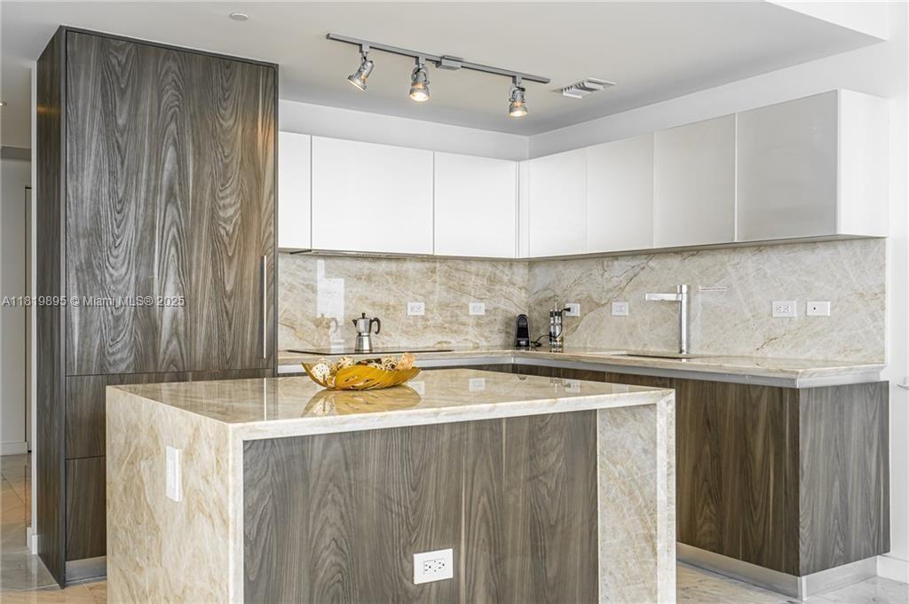 ONE PARAISO CONDO - Residential