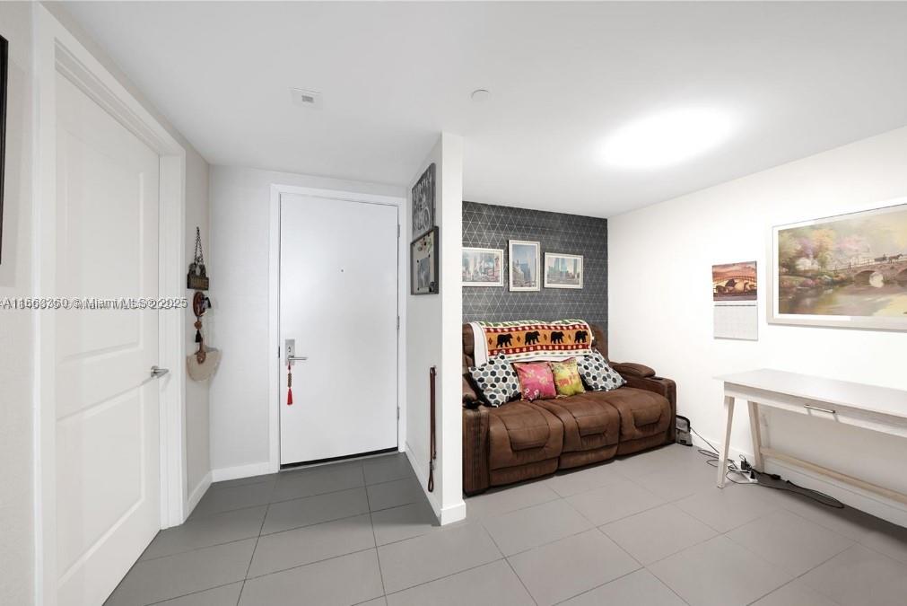 CANVAS CONDO - Residential