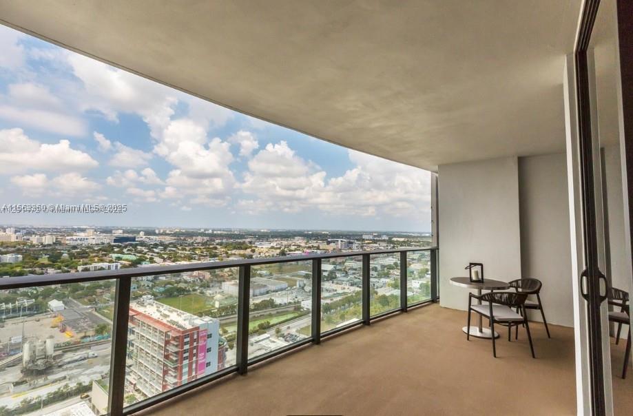 CANVAS CONDO - Residential