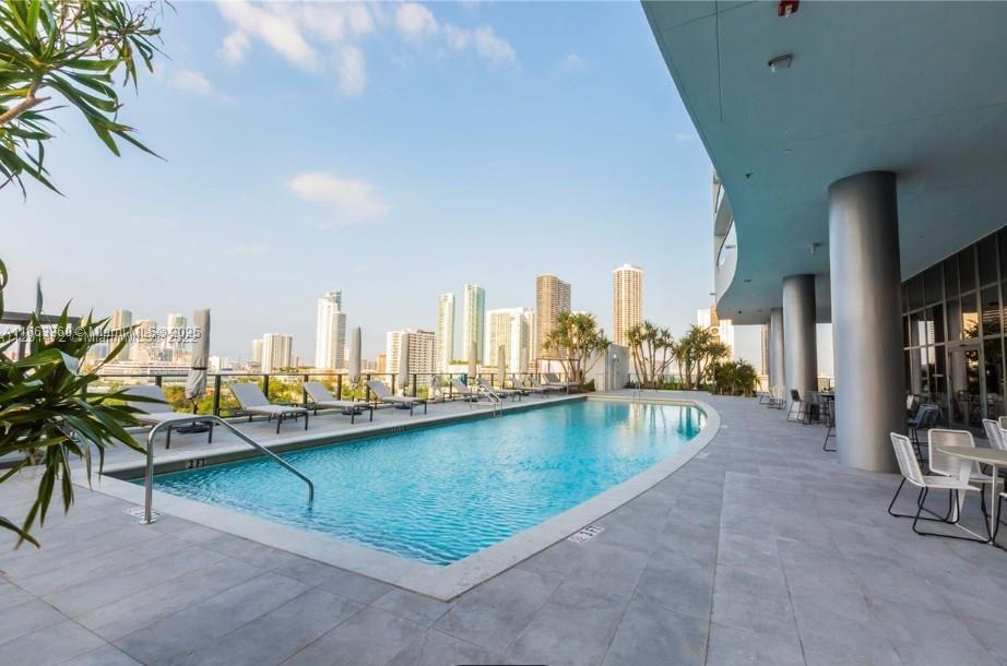 CANVAS CONDO - Residential