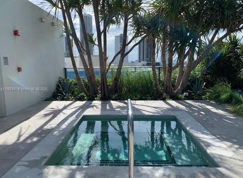 CANVAS CONDO - Residential