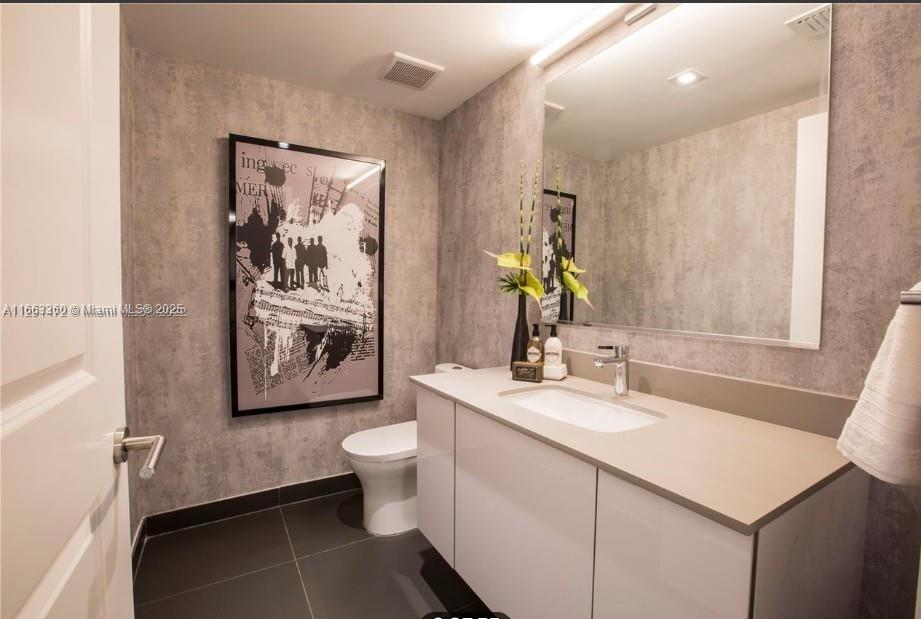 CANVAS CONDO - Residential