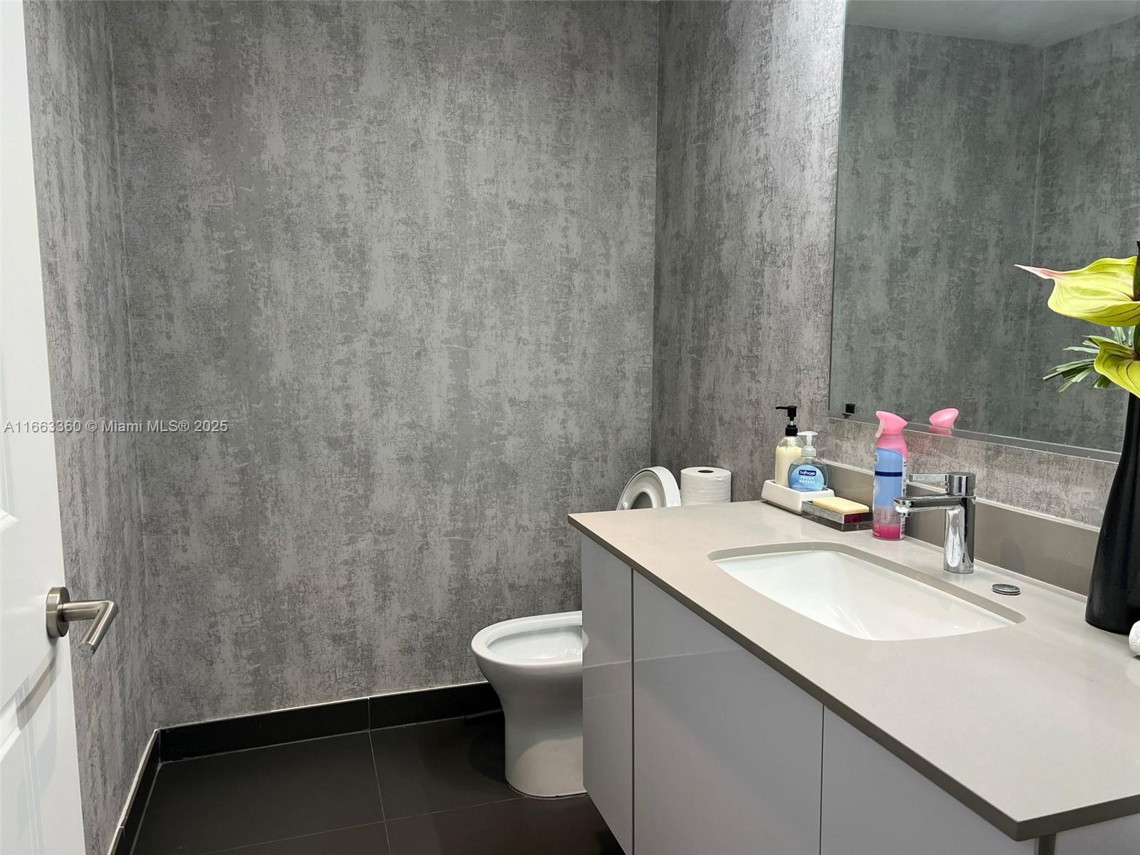CANVAS CONDO - Residential