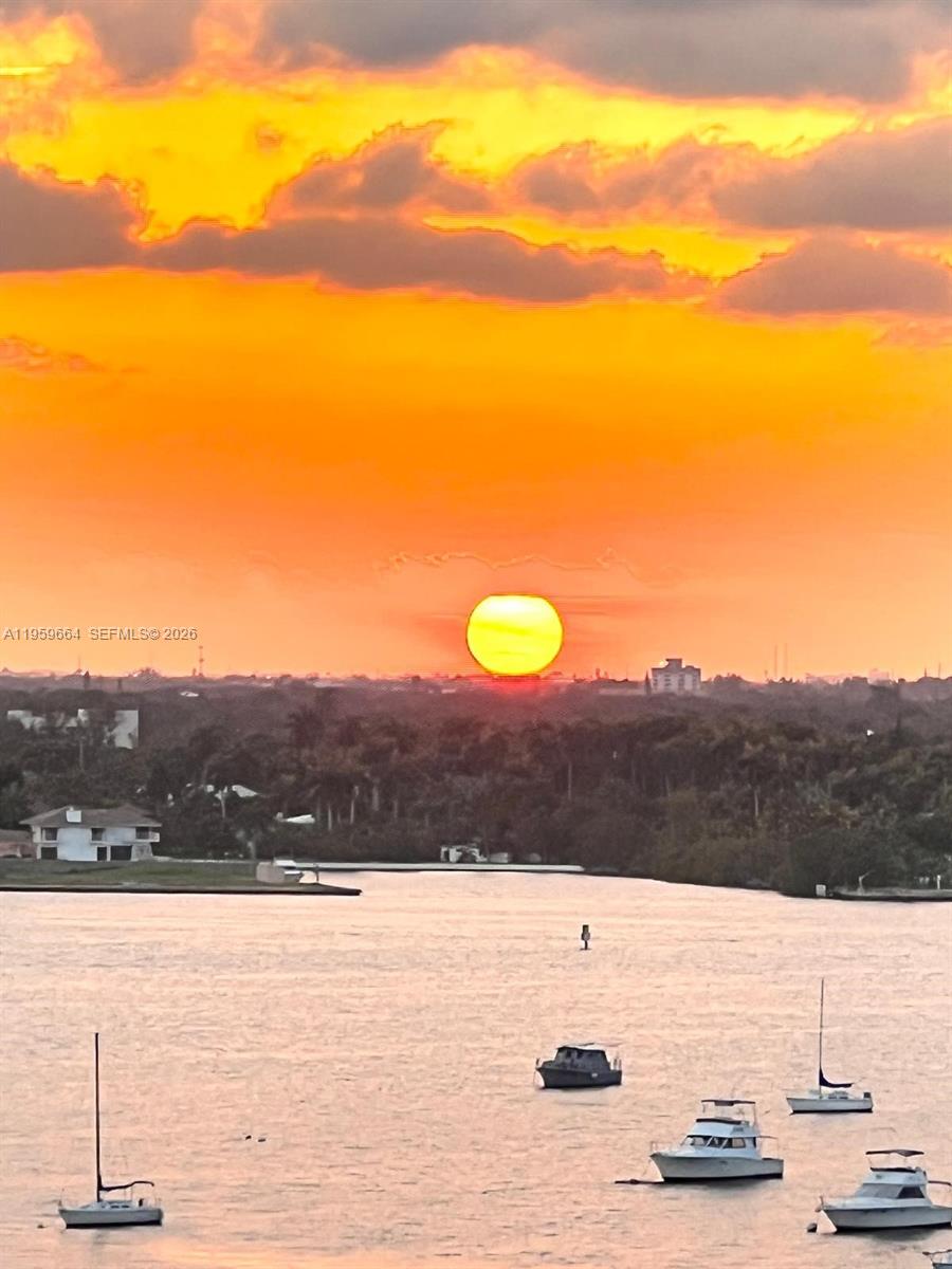 360 CONDO B - Residential