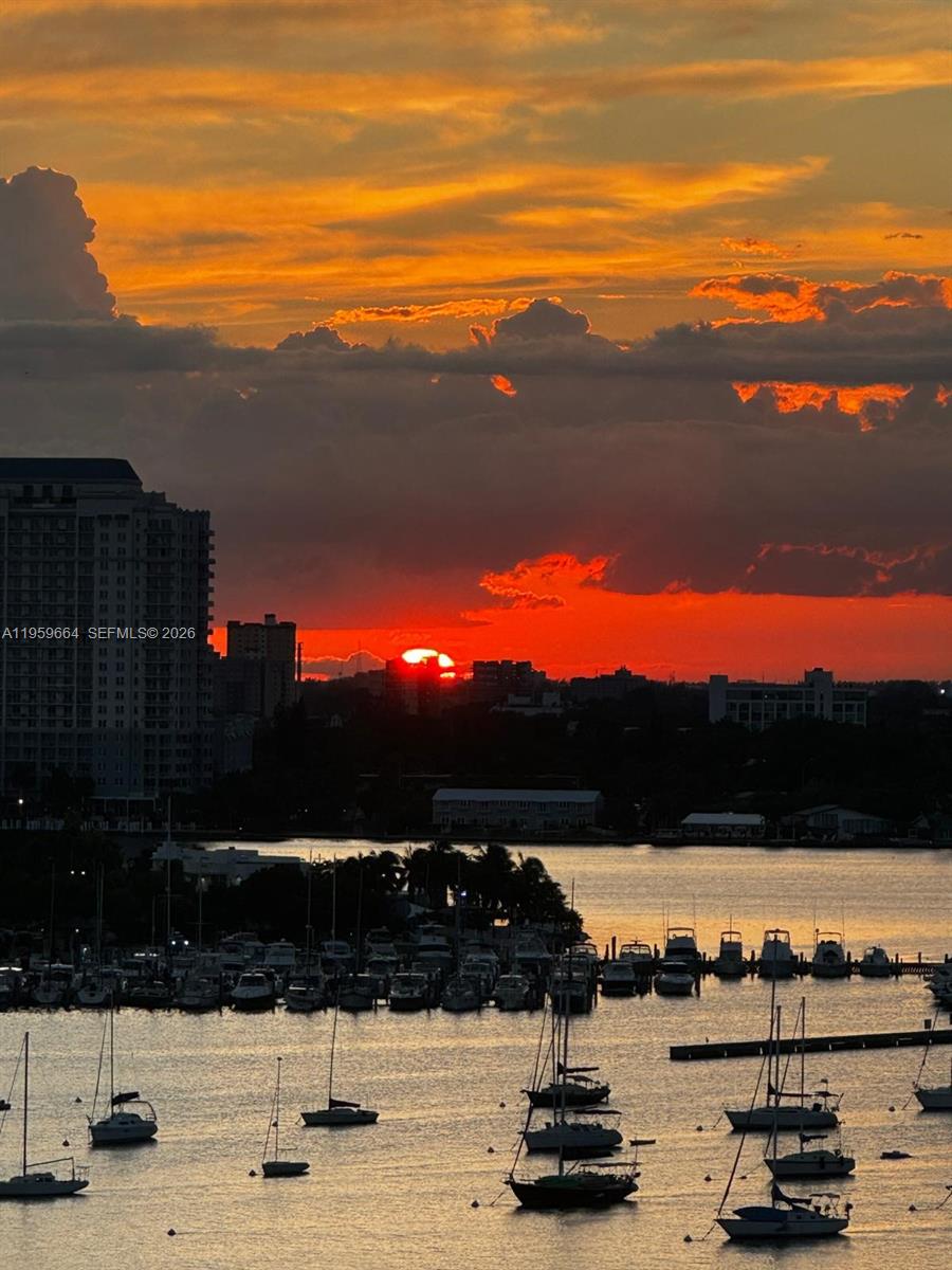 360 CONDO B - Residential