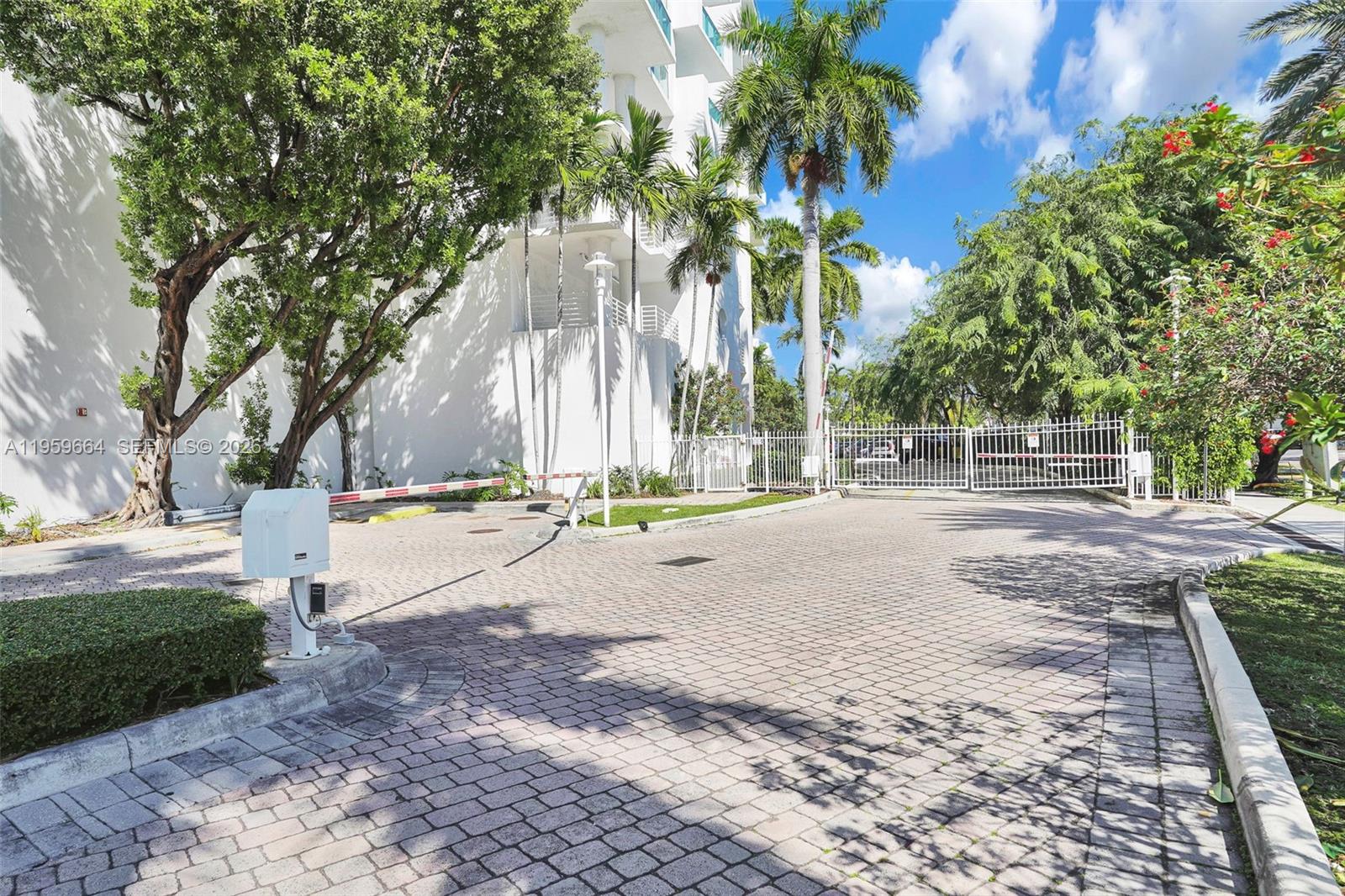 360 CONDO B - Residential