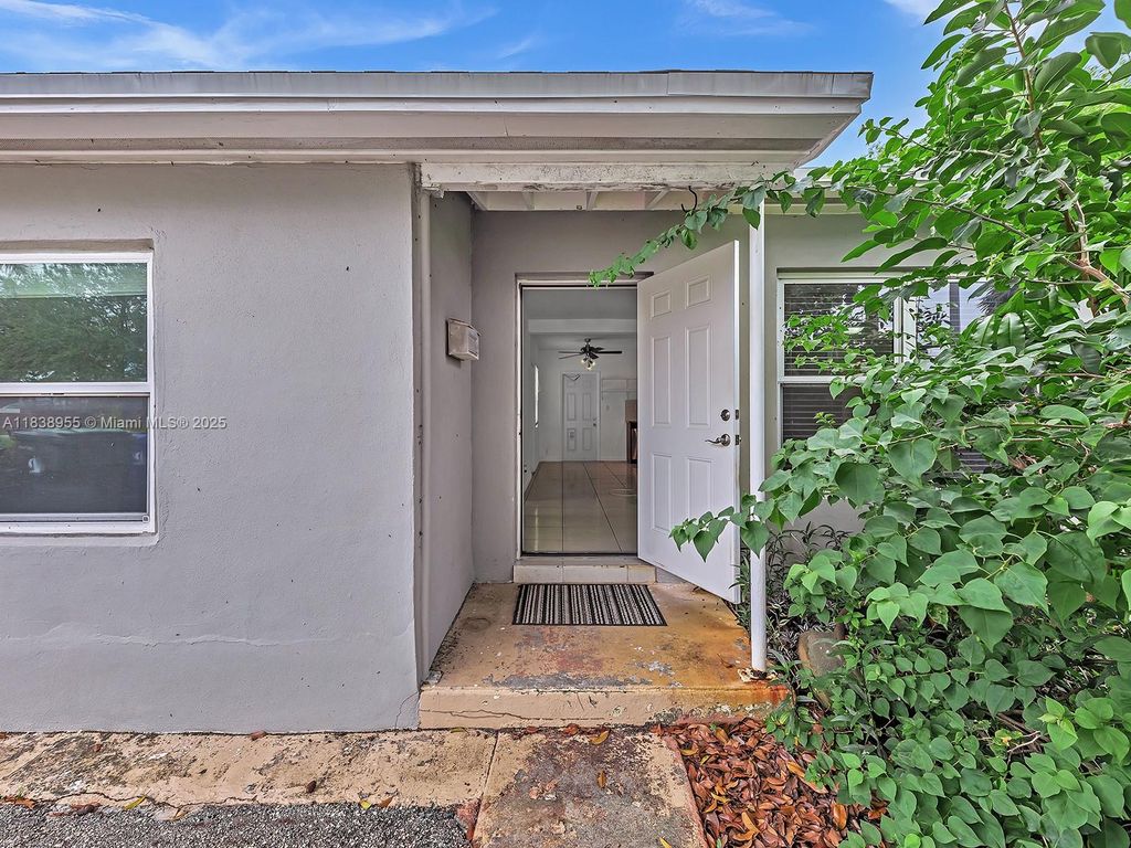 Photo of 1636 NE 15th Ave, Fort Lauderdale, FL 33305 (MLS # A11838955)