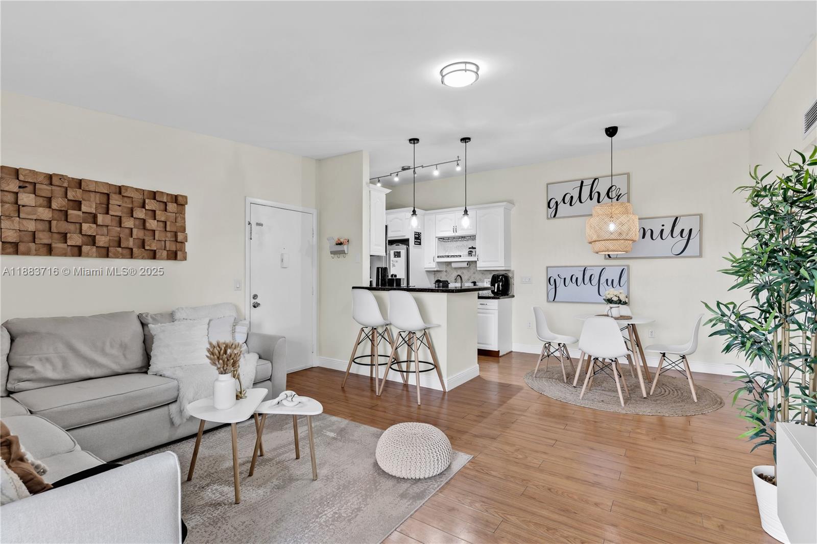 LAKEVIEW AT THE HAMMOCKS - Residential Lease
