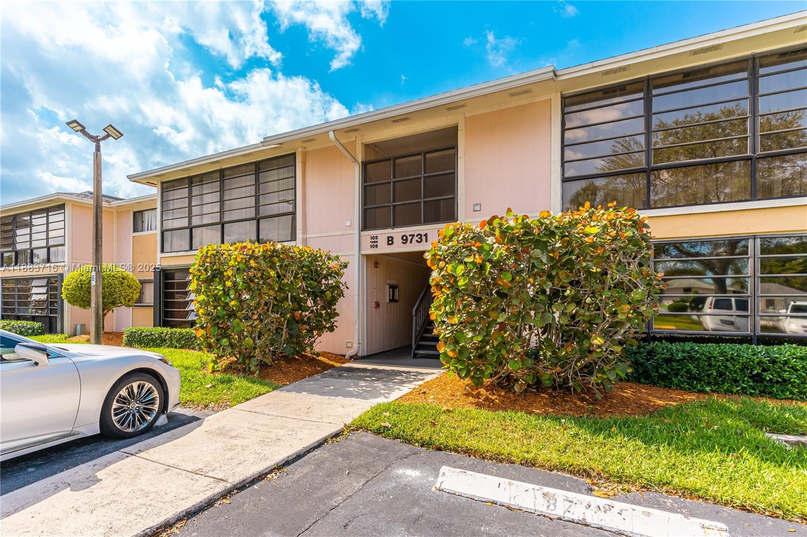 LAKEVIEW AT THE HAMMOCKS - Residential Lease