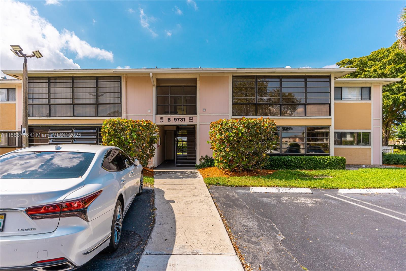 LAKEVIEW AT THE HAMMOCKS - Residential Lease