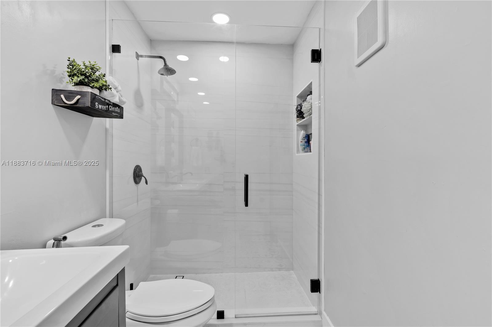 LAKEVIEW AT THE HAMMOCKS - Residential Lease