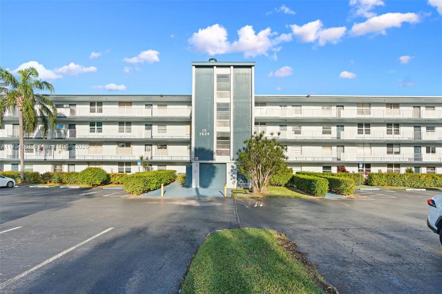 WELCOME TO THIS OUTSTANDING 4TH FLOOR UNIT IN PALM SPRINGS 2,THIS 2-BEDROOM UNIT IS THE TRUE DEFINITION OF LIGHT AND BRIGHT, WITH AMAZING VIEWS OF THE ORIOLE GOLF COURSE, WATER AND SATELLITE POOL. VERY SPACIOUS UNIT TILED THROUGHOUT, FANTASTIC KITCHEN WITH PLENTY OF STORAGE SPACE, BOTH BATHROOMS ARE IN EXCELLENT CONDITION. ALL IMPACT WINDOW EXCEPT THE SLIDERS TO THE BALCONY, WASHER DRYER IN UNIT.
  ENJOY YOUR MORNING COFFEE OR AFTERNOON ADULT BEVERAGE FROM THE SCREENED IN BALCONY WITH PULL DOWN SUN SHADES. TAKE ADVANTAGE OF THE PROXIMITY TO TO A HEATED POOL, BBQ AREA & SHUFFLEBOARD. THE ASSOCIATION REPRESENTS ITSELF AS AN HOPA (55+) VERY WELCOMING COMMUNITY WITH 2 HEATED POOLS, FANTASTIC CLUBHOUSE, GYM, SAUNA POOL TABLE,LIBRARY, AND MULTI PURPOSE ROOM BBQ GRILLS AND MANY MORE ACTIVITIES.