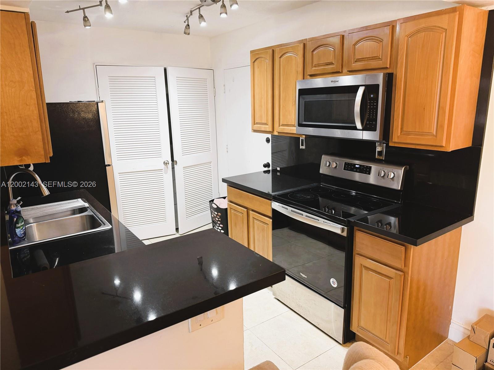 DADELAND CAPRI CONDO - Residential