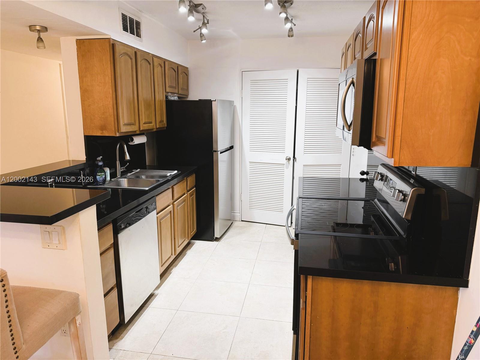 DADELAND CAPRI CONDO - Residential