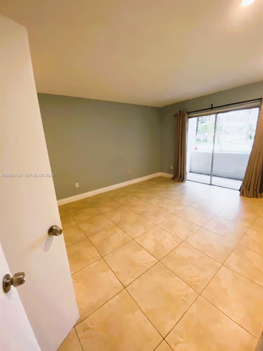 DADELAND CAPRI CONDO - Residential